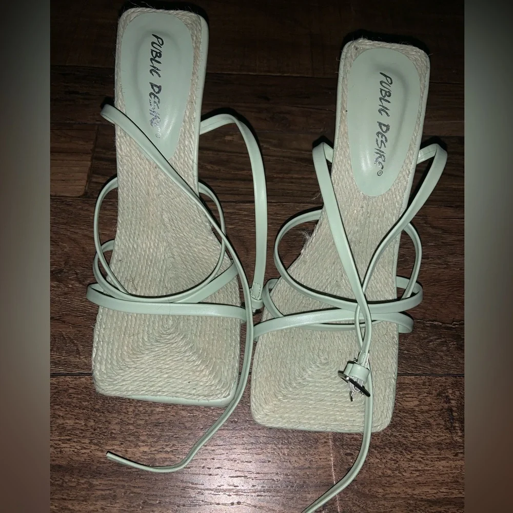 Public desire Raffia mint mademoiselle Heels Square nwot contemporary Strappy